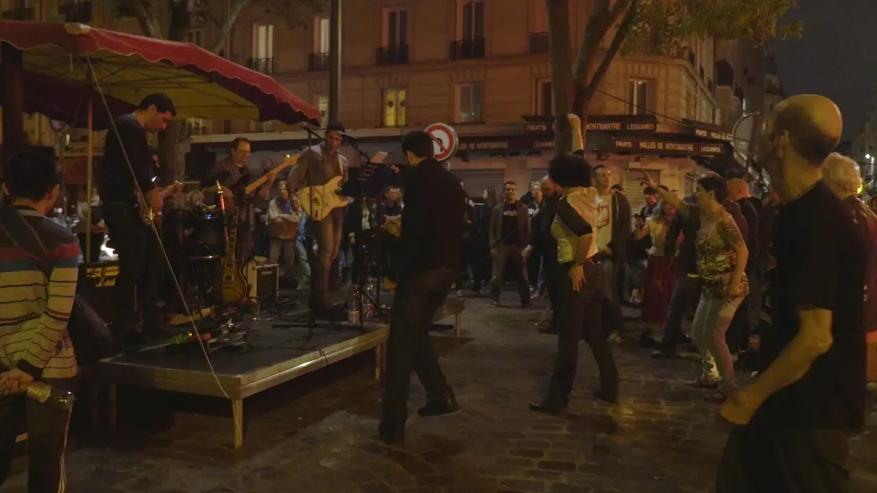 Fête de la musique 2016, place Charles Bernard, Paris 18e. Mardi 21 juin 2016 à 1h07.