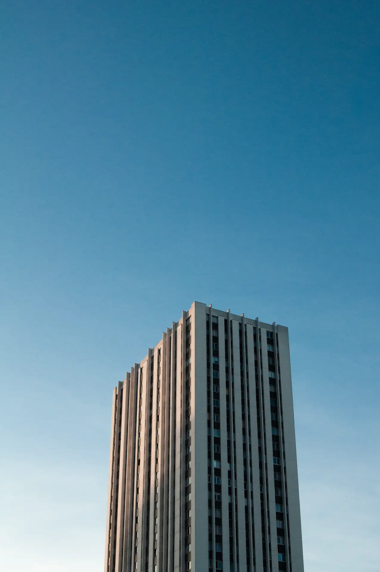 Immeuble, ciel. Quai de la Seine, Paris 19e. Journal du mercredi 27 mai 2020.