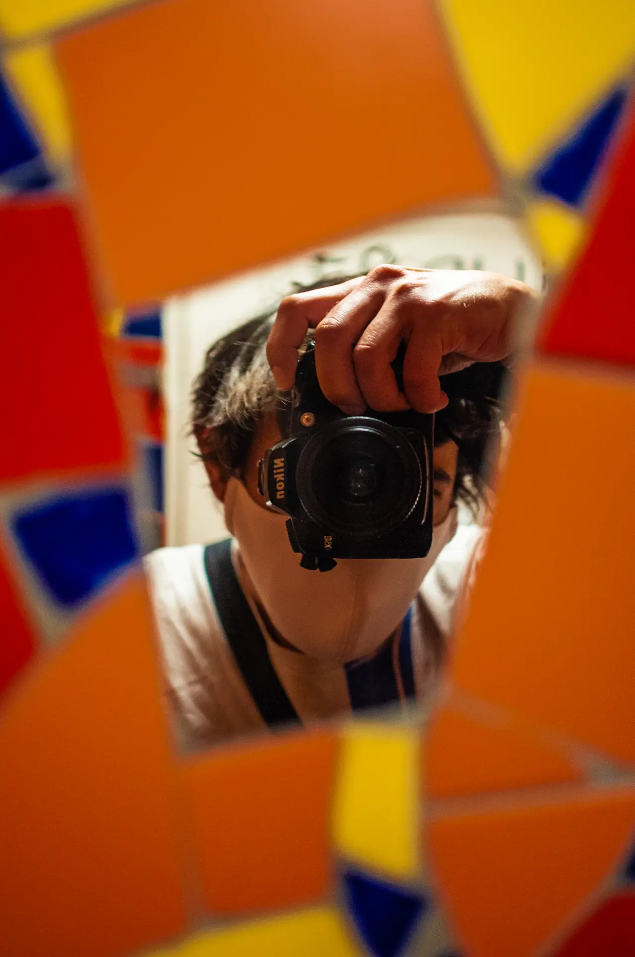 Autoportrait dans le miroir des toilettes d'un bar. Journal du jeudi 6 février 2020.